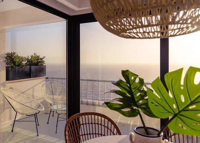 Sesimbra Hilltop Ocean View - Bay Apartment *